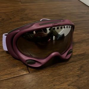 Womens Oakley Ski/Snowboard goggles